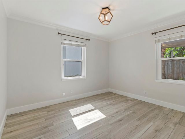 Продажа дома по адресу 940 SW 8th St - фото 5403383