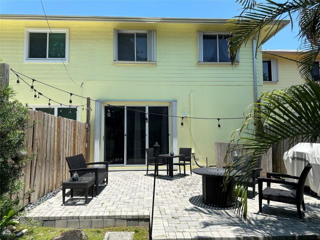 Продажа дома по адресу 519 SW 7th Ave 8 - фото 5406804