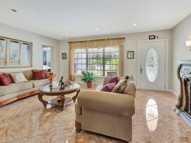 Продажа дома по адресу 341 S Biscayne River Dr - фото 5383565