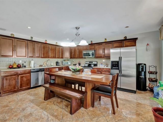 Продажа дома по адресу 341 S Biscayne River Dr - фото 5383567