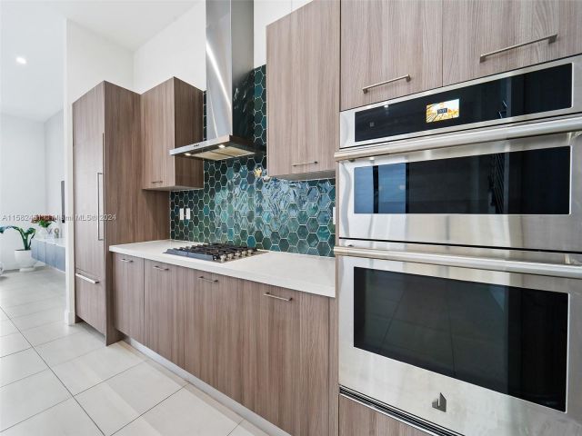 Продажа дома по адресу 8098 NW 43 St - фото 5390276