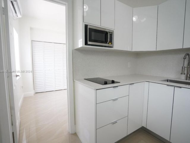 Продажа дома по адресу 3310 SW 65th Ave - фото 5396916