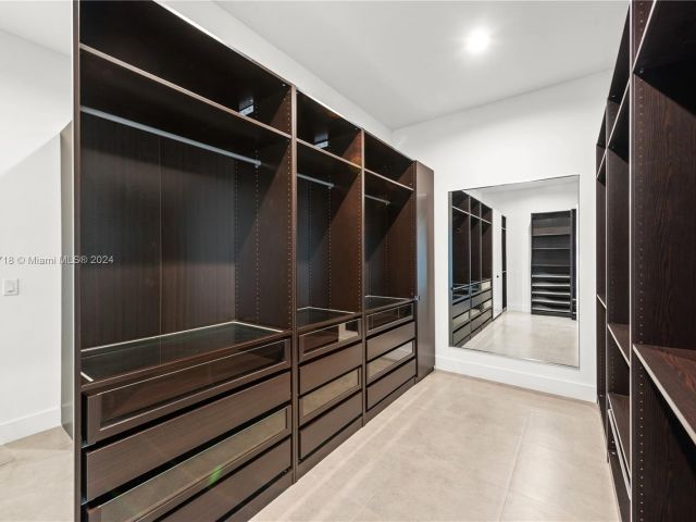 Продажа дома по адресу 200 NE 22nd St - фото 5397191