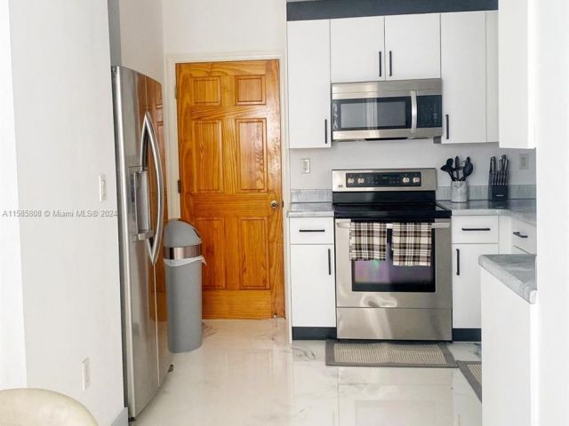 Продажа дома по адресу 1031 SW 4th Ave - фото 5398278