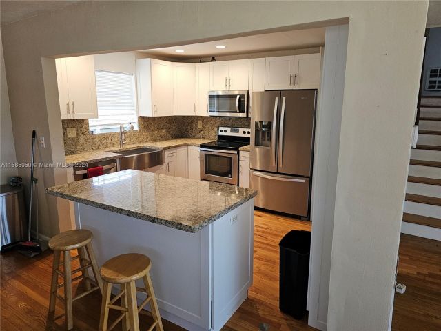 Продажа дома по адресу 6811 SW 6th St - фото 5404553