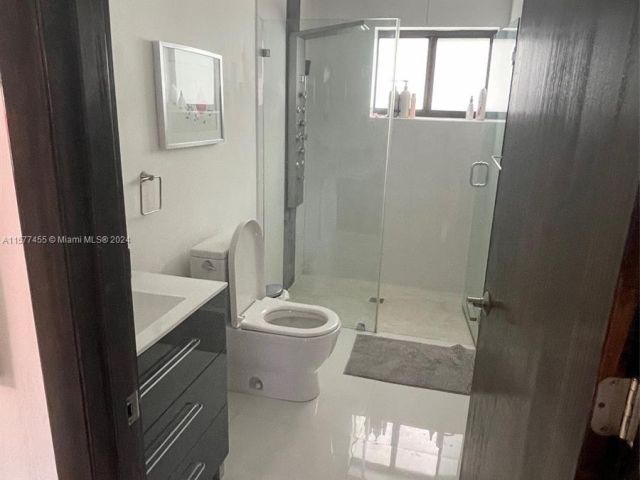 Продажа дома по адресу 2161 NE 124th St - фото 5404839