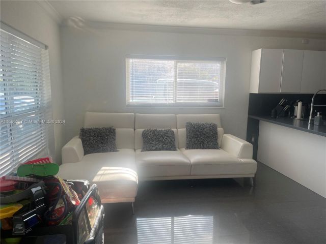 Продажа дома по адресу 3845 NW 170th St - фото 5407257