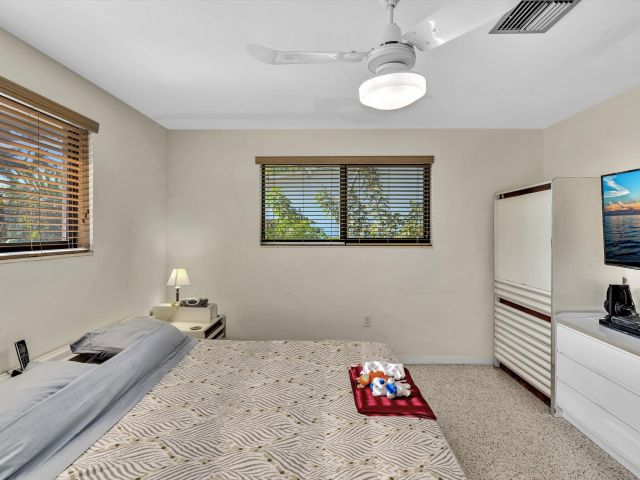 Продажа дома по адресу 19321 NE 18th Place - фото 6771682