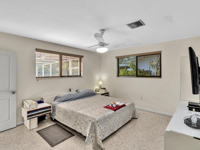 Продажа дома по адресу 19321 NE 18th Place - фото 6771683