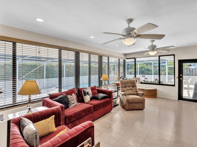 Продажа дома по адресу 19321 NE 18th Place - фото 6771685