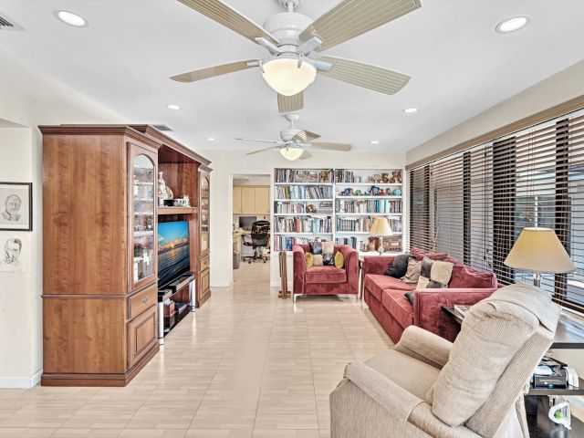 Продажа дома по адресу 19321 NE 18th Place - фото 6771686