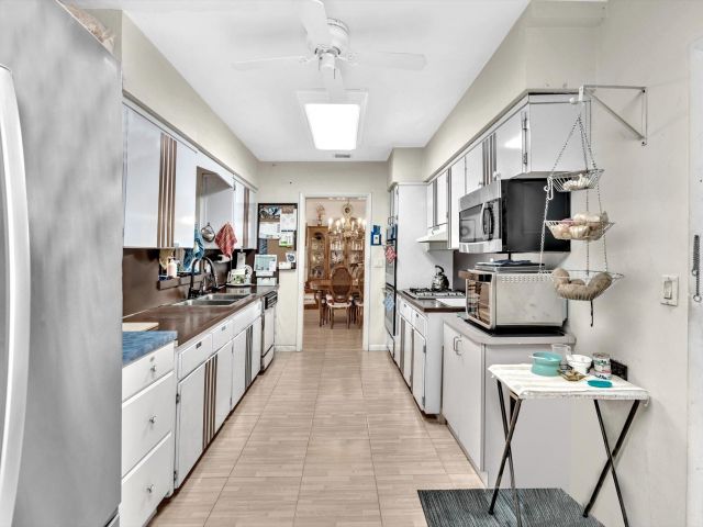 Продажа дома по адресу 19321 NE 18th Place - фото 6771689