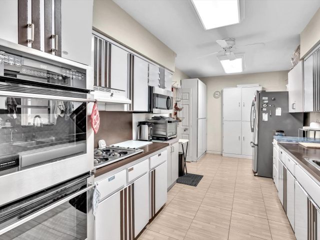 Продажа дома по адресу 19321 NE 18th Place - фото 6771691