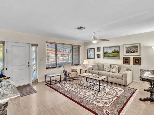 Продажа дома по адресу 19321 NE 18th Place - фото 6771694