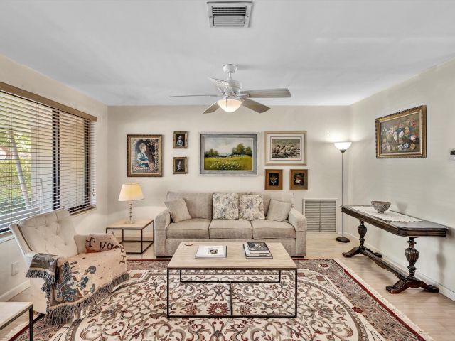 Продажа дома по адресу 19321 NE 18th Place - фото 6771695