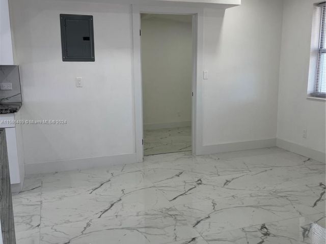 Продажа дома по адресу 5301 NE 17th Ave - фото 5407447