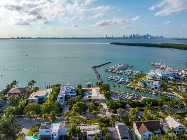 Продажа дома по адресу 200 Harbor Dr - фото 5410759