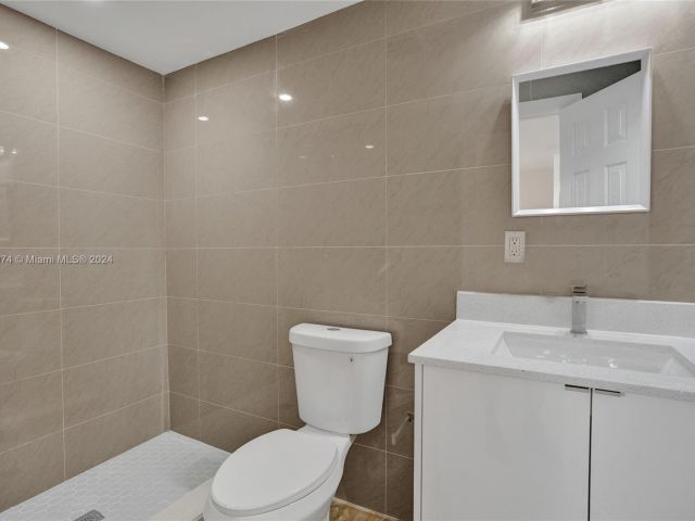 Продажа дома по адресу 601 NW 37th St - фото 5463582