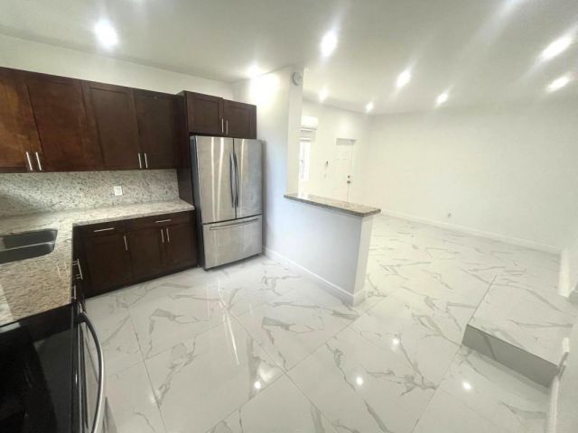 Продажа дома по адресу 332 NW 97th St - фото 5425413