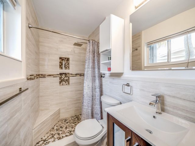 Продажа дома по адресу 5810 NE 20th Ter - фото 5420911