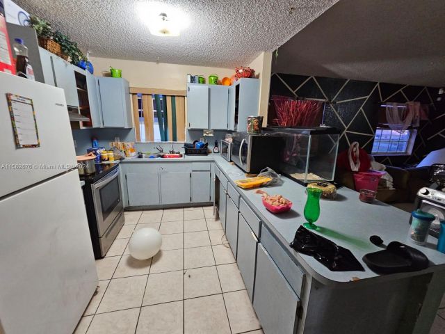 Продажа дома по адресу 725 NW 19th Ter - фото 5421441