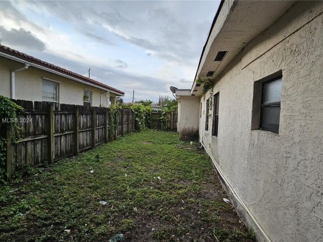 Продажа дома по адресу 2712 NW 14TH ST - фото 5421412