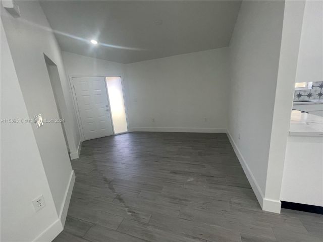 Продажа дома по адресу 5424 NW 184th St - фото 5423228