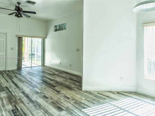 Продажа дома по адресу 13020 NW 5th St - фото 5423044