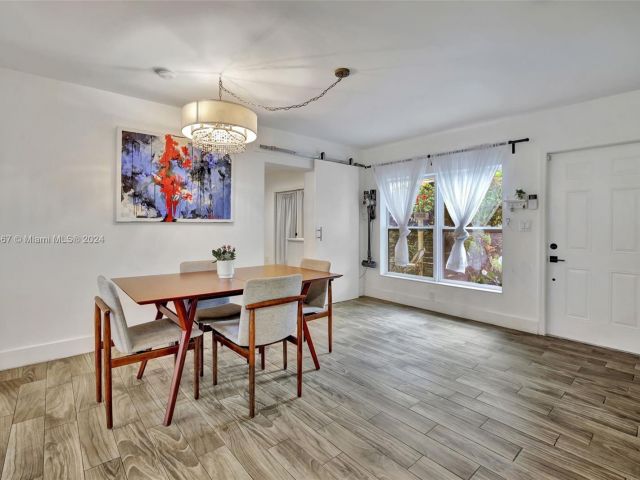 Продажа дома по адресу 1345 NW 7th Ave - фото 5489636