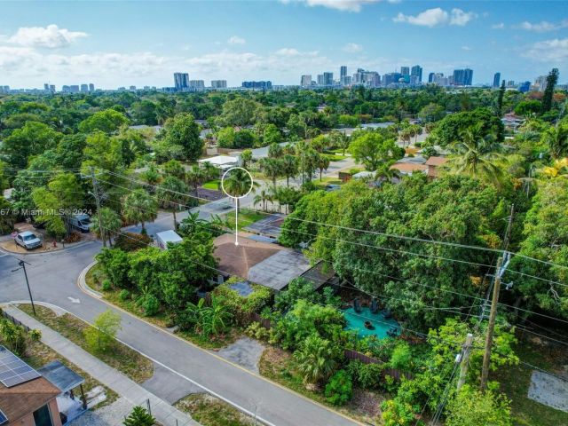 Продажа дома по адресу 1345 NW 7th Ave - фото 5489647