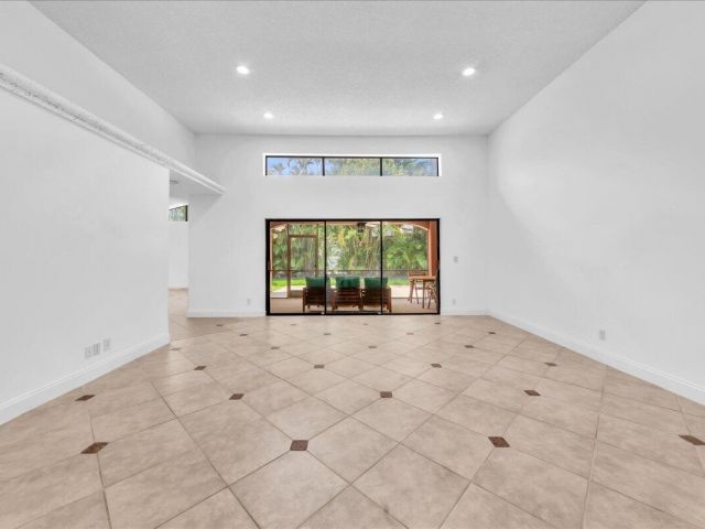 Продажа дома по адресу 10762 Santa Rosa Drive - фото 5426113