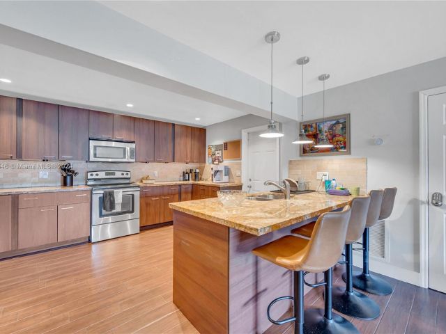 Продажа дома по адресу 1011 NW 48th St - фото 5429480