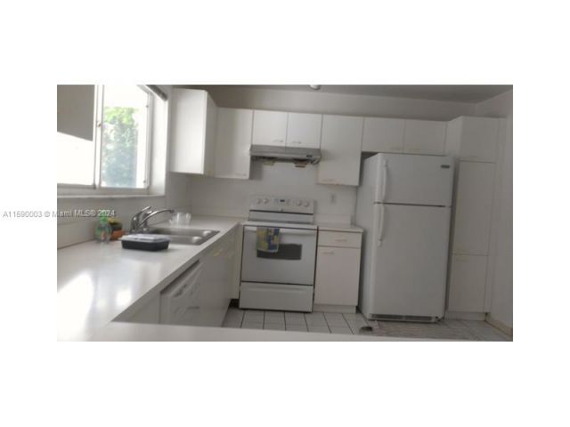 Продажа дома по адресу 300 NE 212th St - фото 5432493