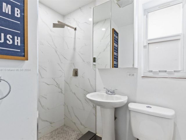 Продажа дома по адресу 24 NW 50th St - фото 5431087