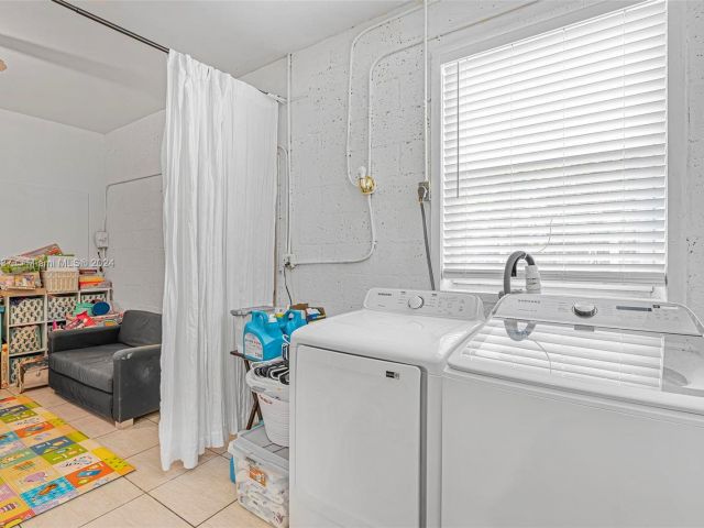 Продажа дома по адресу 859 NE 115th St - фото 5441249