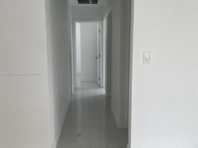 Продажа дома по адресу 2841 NW 9th Ave - фото 5440365