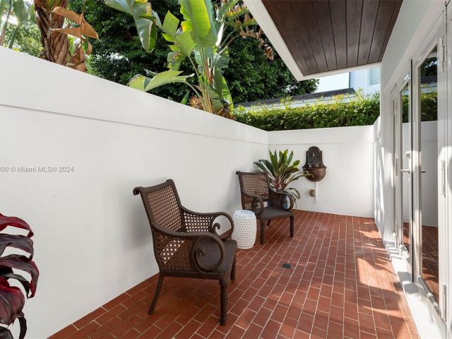 Продажа дома по адресу 5551 San Vicente St - фото 5450574