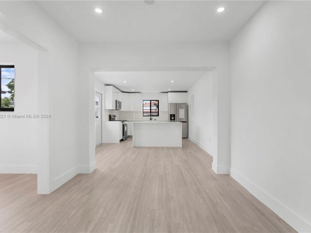 Продажа дома по адресу 5311 SW 7th St - фото 5480010