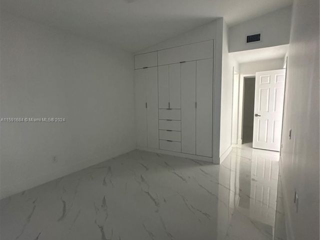 Продажа дома по адресу 201 NW 27th Ct - фото 5450747