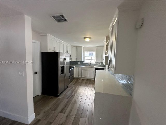 Продажа дома по адресу 1261 SW 32nd St - фото 5451590