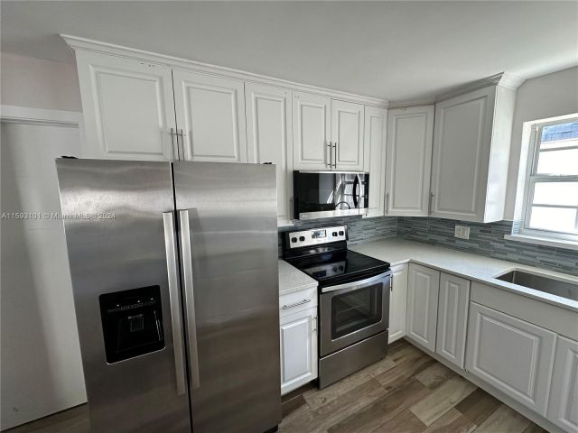 Продажа дома по адресу 1261 SW 32nd St - фото 5451592