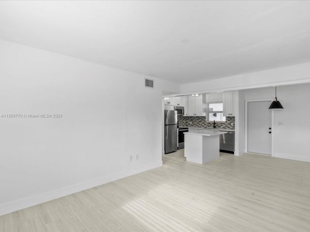 Продажа дома по адресу 6748 SW 38th St - фото 5469208