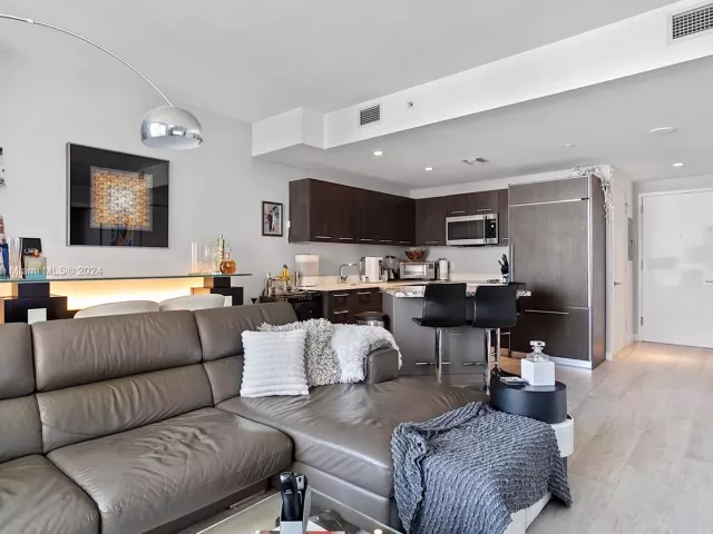 Продажа квартиры #3502 - фото 5456195