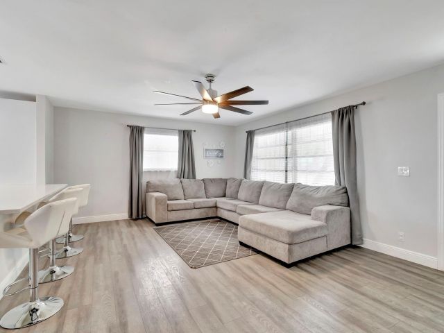 Продажа дома по адресу 1617 NW 4th St - фото 5510771