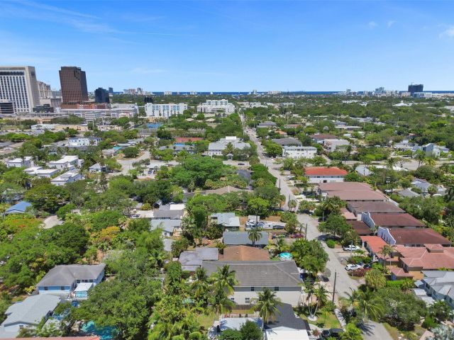 Продажа дома по адресу 517 SW 9th St A - фото 5492816