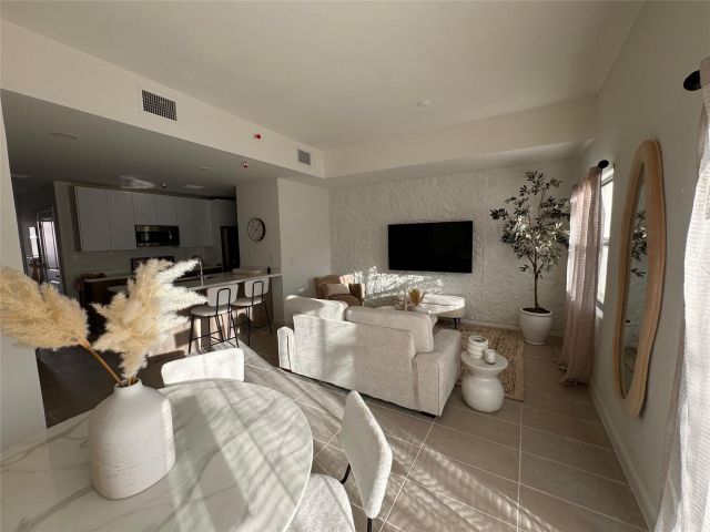 Продажа дома по адресу 2526 Pierce 10 - фото 5528134