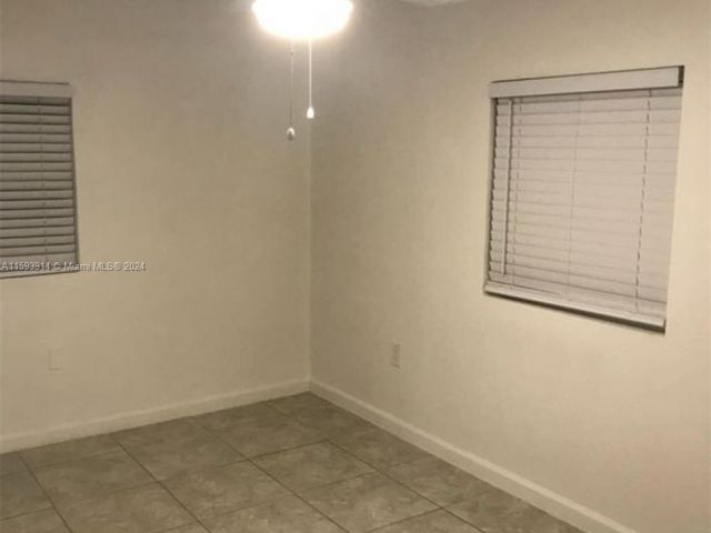 Продажа дома по адресу 2300 SW 59th Ave - фото 5462896