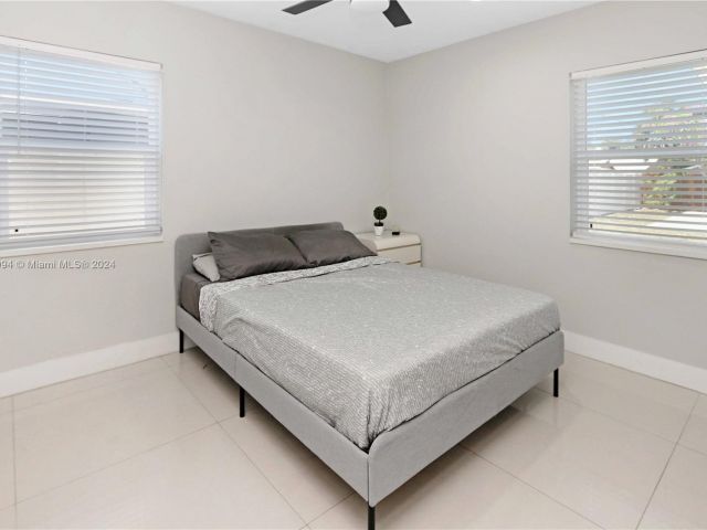 Продажа дома по адресу 1341 NW 5th Ave - фото 5465925