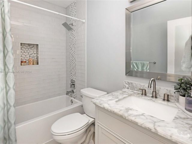 Продажа дома по адресу 1341 NW 5th Ave - фото 5465926