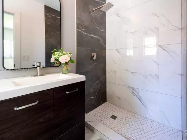 Продажа дома по адресу 2308 SE 18 St - фото 5465893